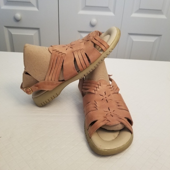 Soft Spots 100% Leather Sandals Size 7W Tan See Photos - Picture 1 of 9
